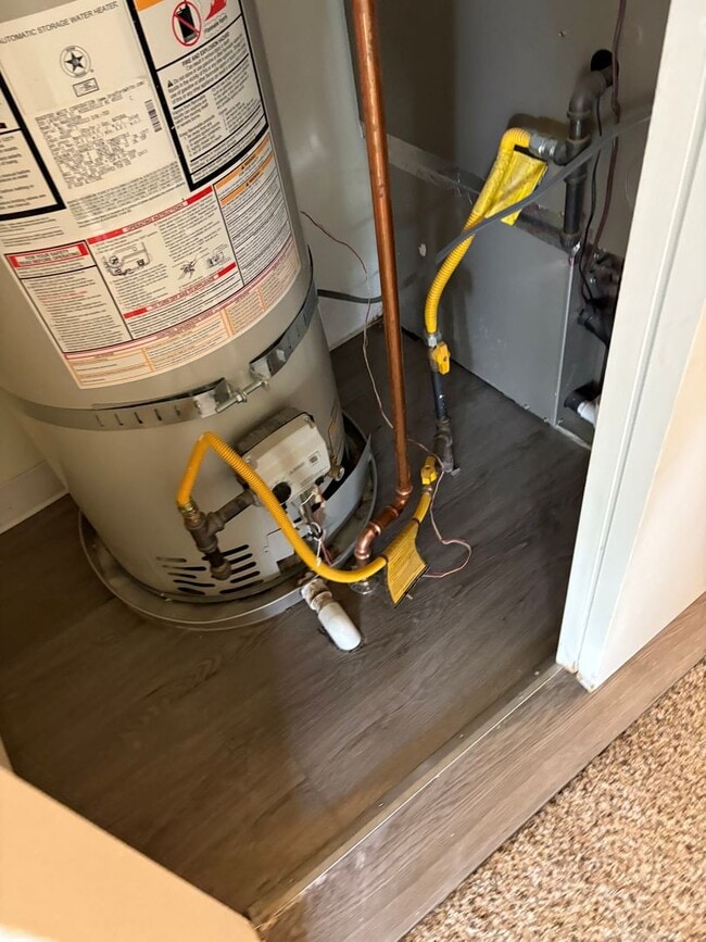 Building Photo - Charming 3 Bedroom Home