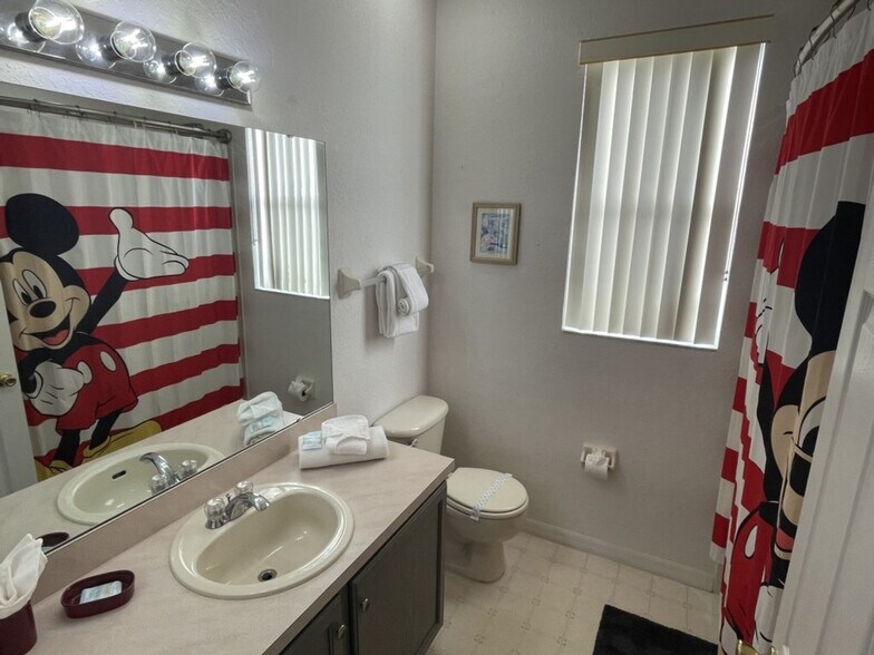 Building Photo - 315 Nottingham Way