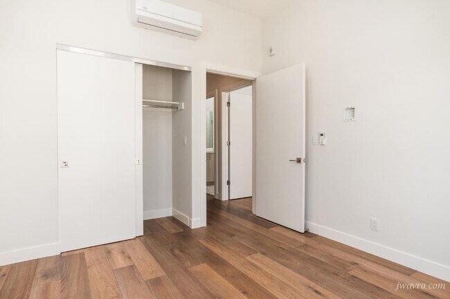 Building Photo - 25 Grace St