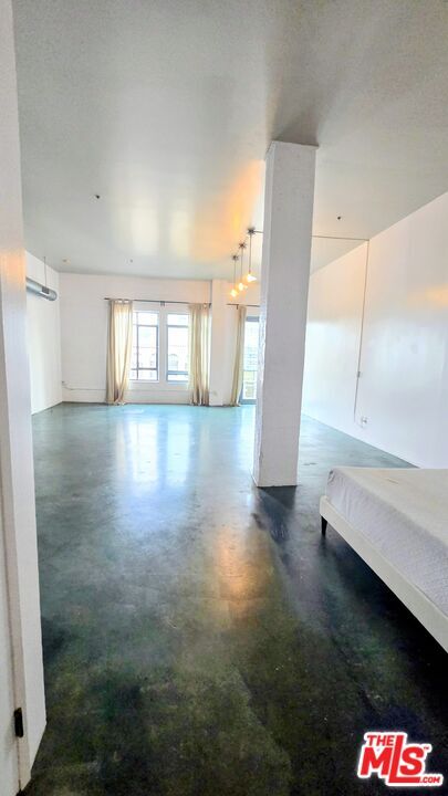 Building Photo - 849 S Broadway