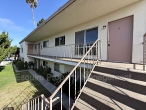 Building Photo - 2050 N Ventura Rd