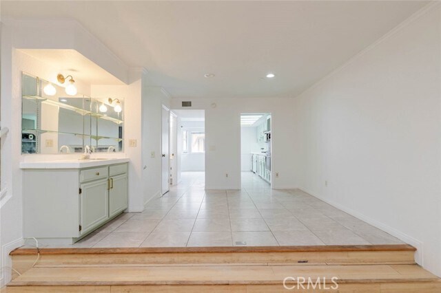 Building Photo - 10229 Variel Ave