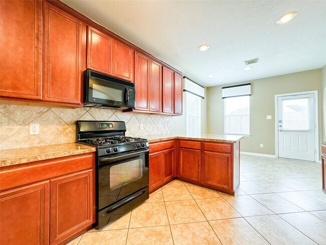 Building Photo - 4806 Lakefront Terrace Ct