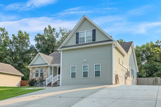 Building Photo - 244 Blue Creek Farms Drive