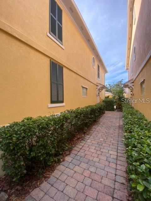 Building Photo - 8561 Insular Ln