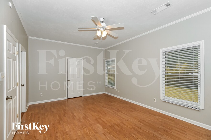 Building Photo - 4990 N Peg Ln