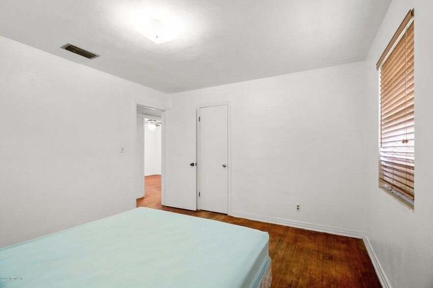 Building Photo - 4056 Jammes Rd