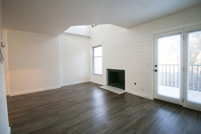 Building Photo - 1225 S Lawton Ave