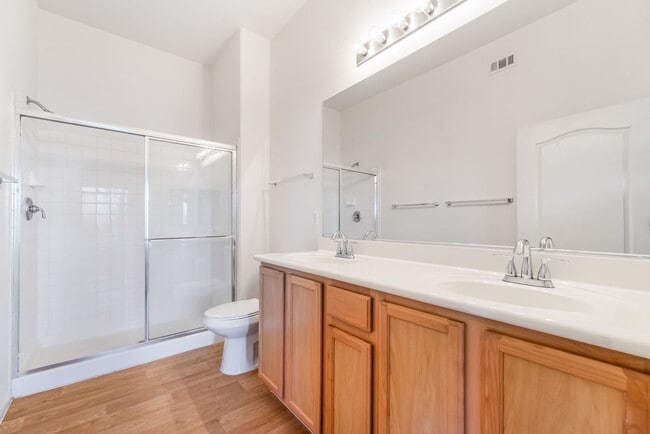 Building Photo - IMMACULATE 2 BEDROOM CONDO IN HENDERSON!