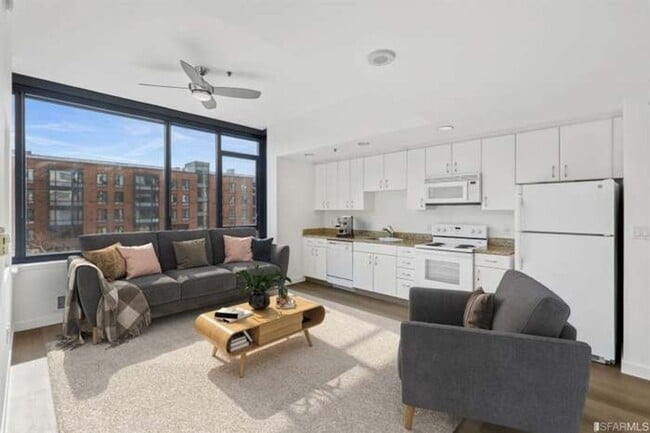 Primary Photo - Stylish 1BR Condo in Prime Mission Bay Loc...