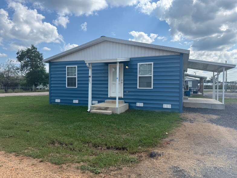 Building Photo - 80 Redwood Ln