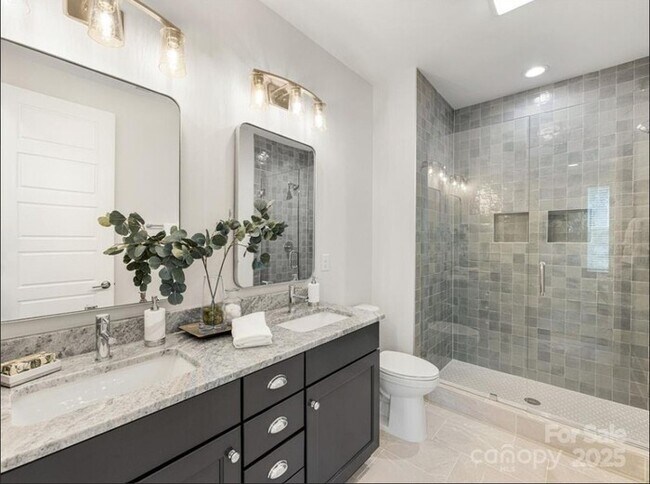 Building Photo - A cozy and spacious 4-bedroom, 5-bath home...