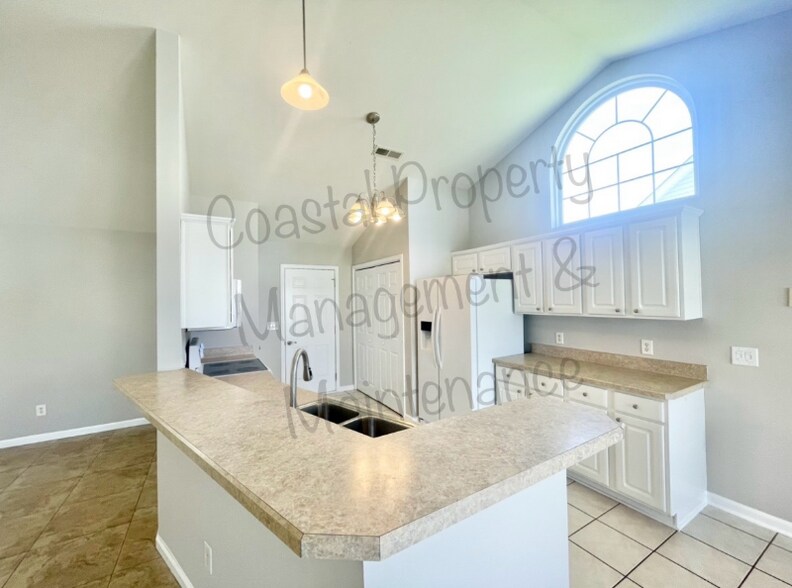 Building Photo - 1156 Great Lakes Cir