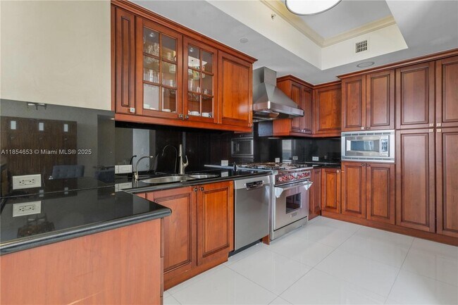 Building Photo - 17875 Collins Ave