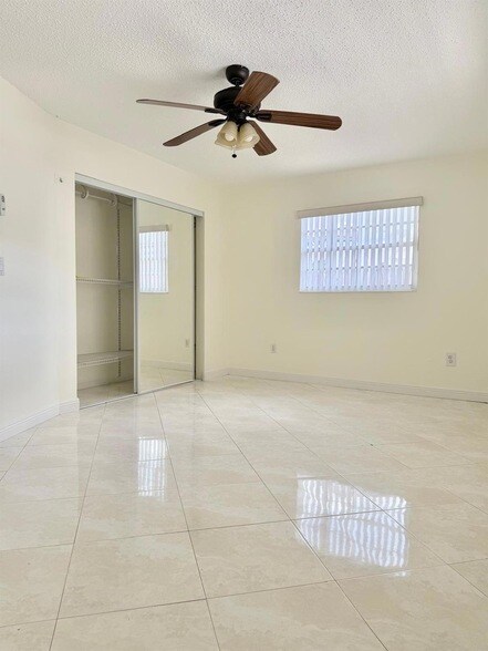 Building Photo - 2594 West End Rd