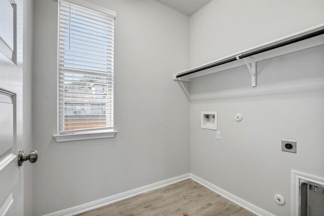 Building Photo - 1220 Oak Chase Wy