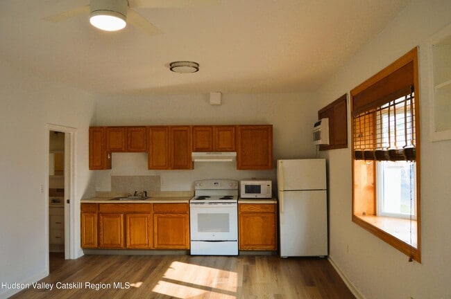 Building Photo - 202 Foxhall Ave