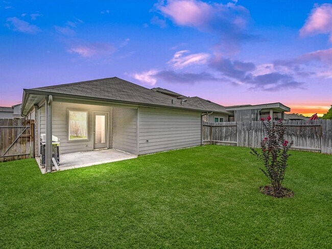 Building Photo - 16821 Short Pnes Dr