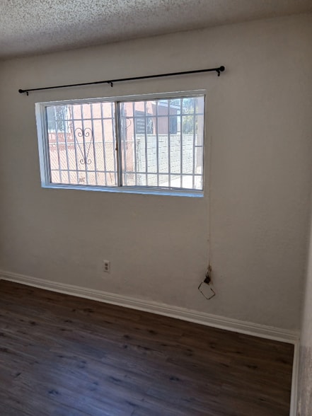 Building Photo - 736 W Century Blvd