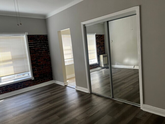 Building Photo - STUDIO $1495 LOS FELIZ HARDWOODS EXPOSED B...