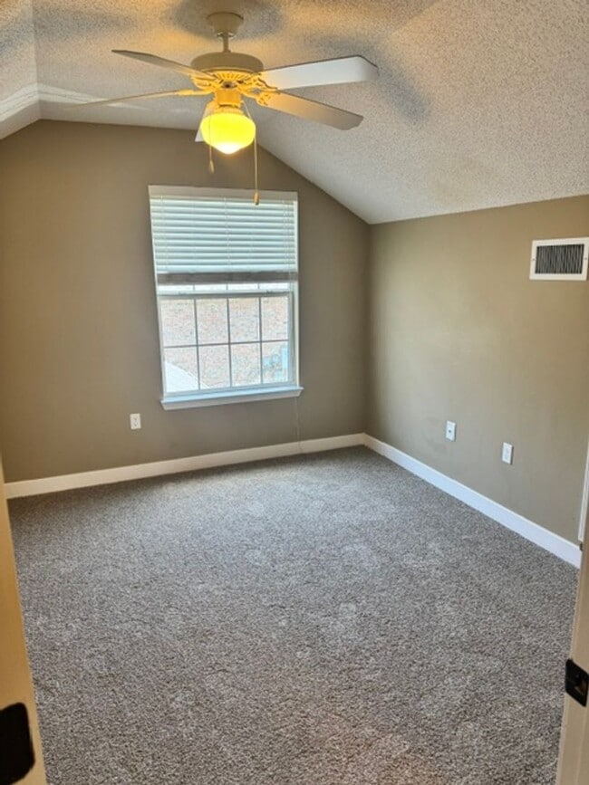 Building Photo - Spacious 4 Bedroom in South Crestview!
