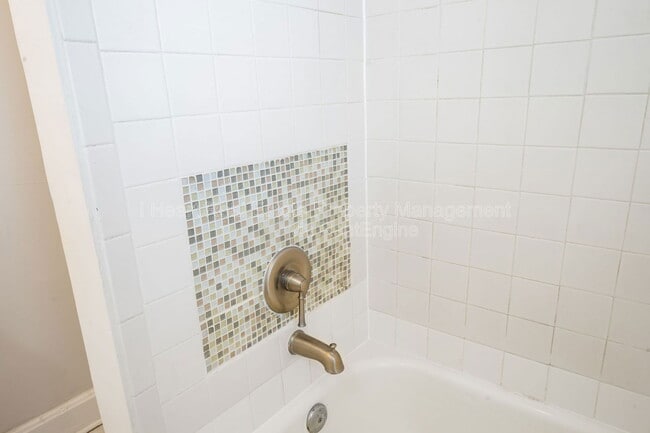 Building Photo - 32 Schultz Ave