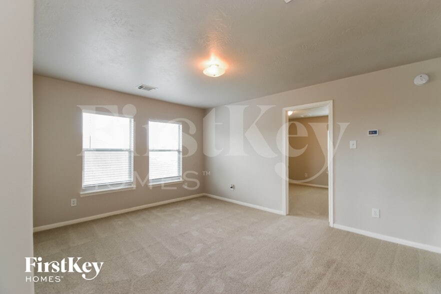 Building Photo - 10803 Goldfinch Rd