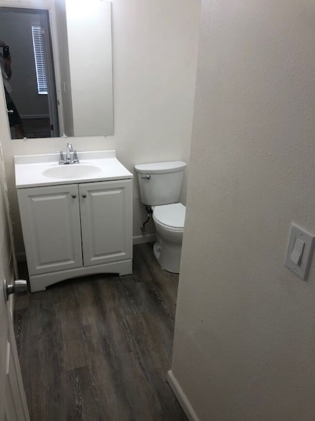 Building Photo - Renovated 3 Bedroom/1 Bath Town Home