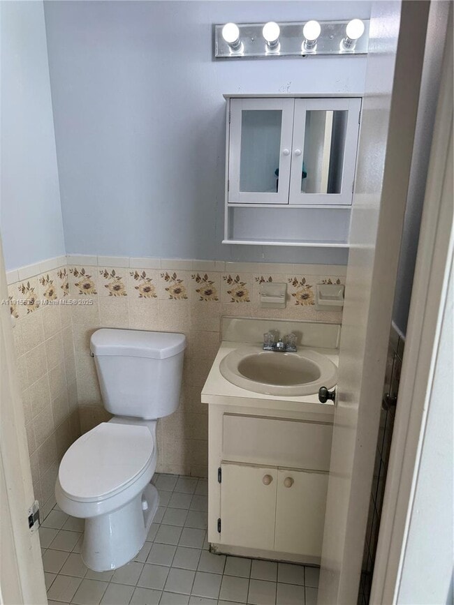 Building Photo - 7915 Harding Ave