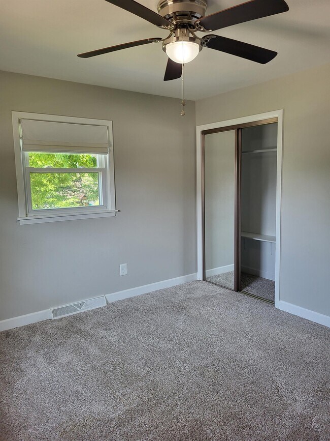 Building Photo - 1324 Hillside Dr