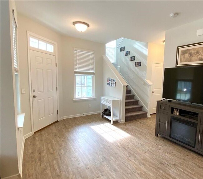 Building Photo - 233 Plumgrass Wy