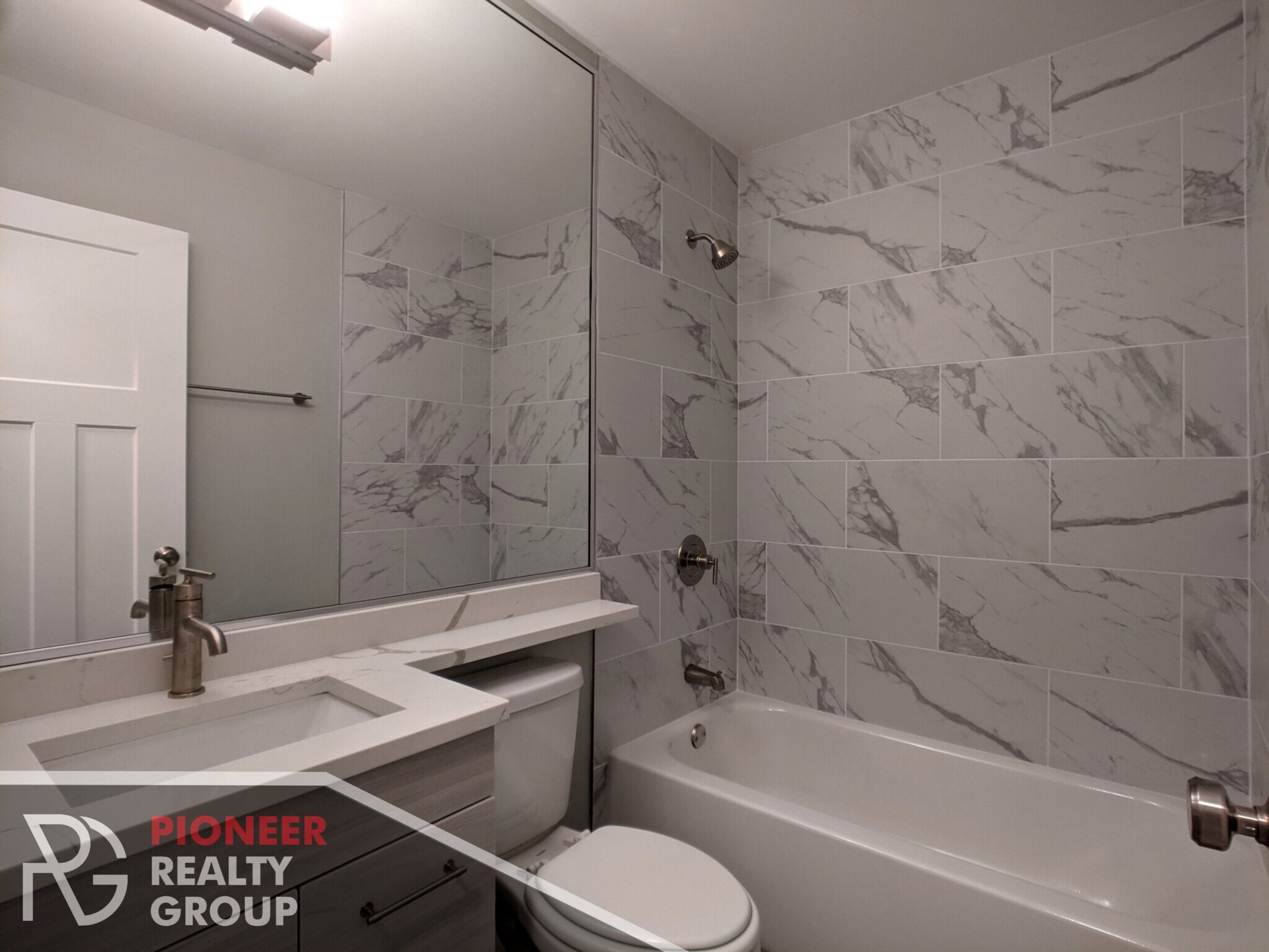 Building Photo - 456 W Barry Ave