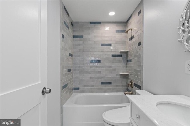 Building Photo - 1345 Ellicott Ave