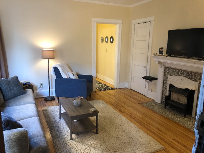 Building Photo - 143 S Hancock St