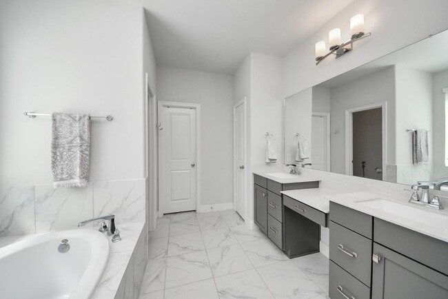 Building Photo - 8922 Golden Mist Dr