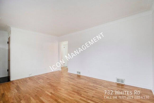 Building Photo - 732 Whites Rd