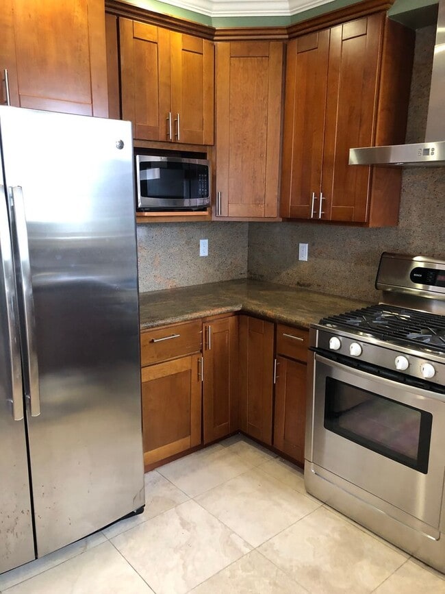 Building Photo - COMING SOON!  Beautiful 3 br/2ba -2  Levels, Private Deck, Panoramic Views, Garage Parking, Washe...