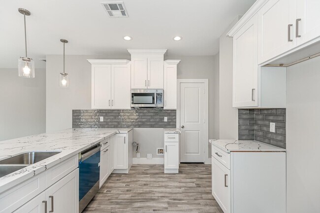 Building Photo - 3547 Dreyfus St