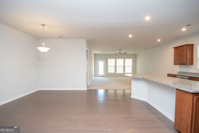 Building Photo - 147 Soundview Trce