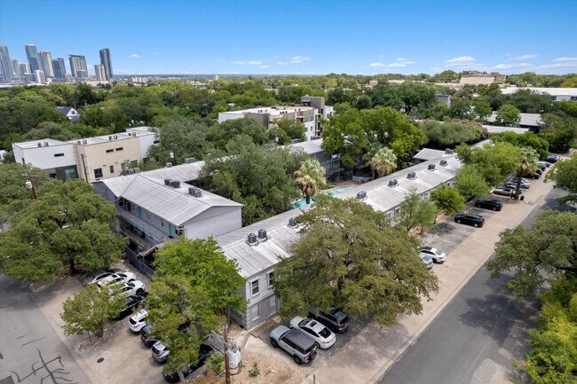 Building Photo - Prime 2 Bed 1 Bath in 78704 Near Downtown Austin
