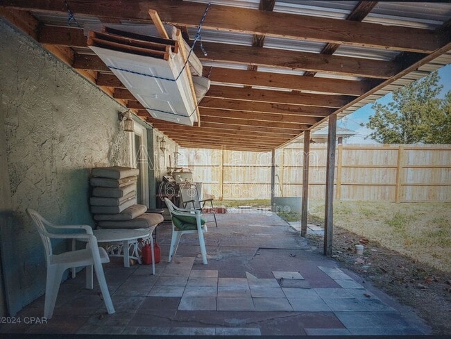 Building Photo - 5818 Hilltop Ave