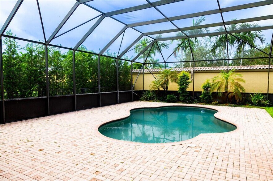 Building Photo - 18520 SW 39th Ct