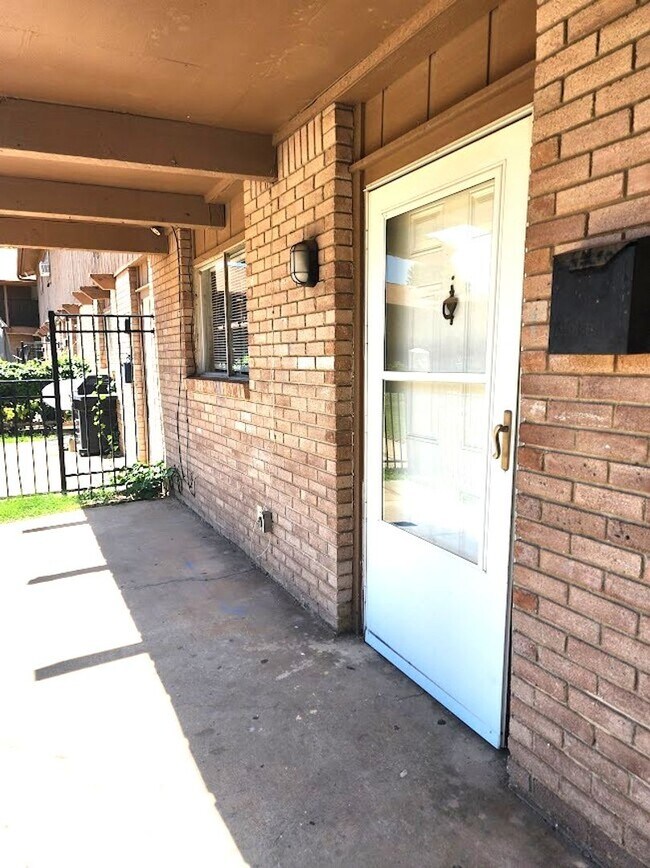 Building Photo - 3 Bed 2.5 Bath Apt NW OKC