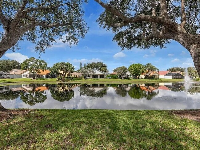 Building Photo - 190 Temple Ave