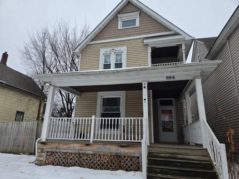 Building Photo - 994 Reaney Ave E