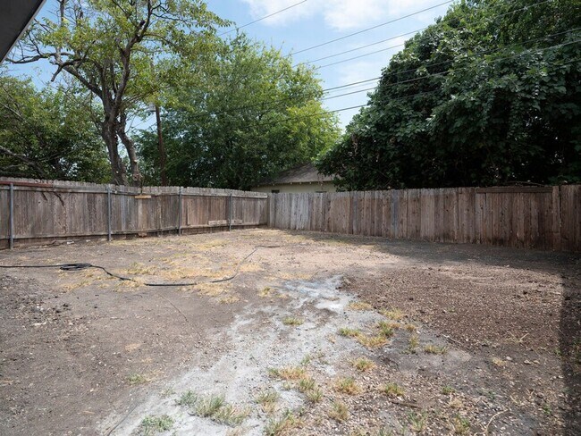 Building Photo - 2526 Glen Springs Way