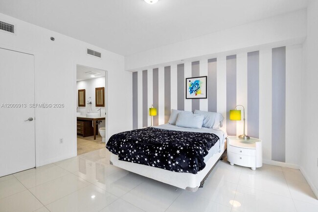 Building Photo - 475 Brickell Ave