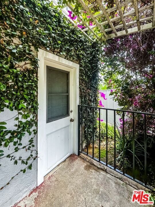 Building Photo - 1233 Ozeta Terrace