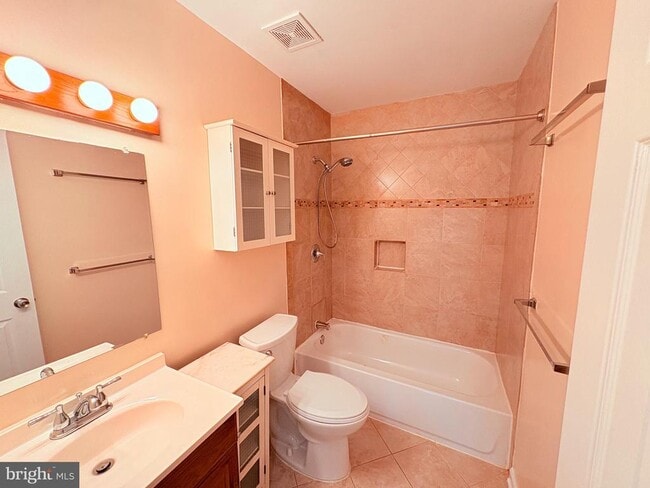 Building Photo - 15068 Catbrier Ct