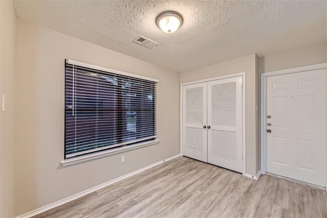 Building Photo - 13423 Birdcall Ln